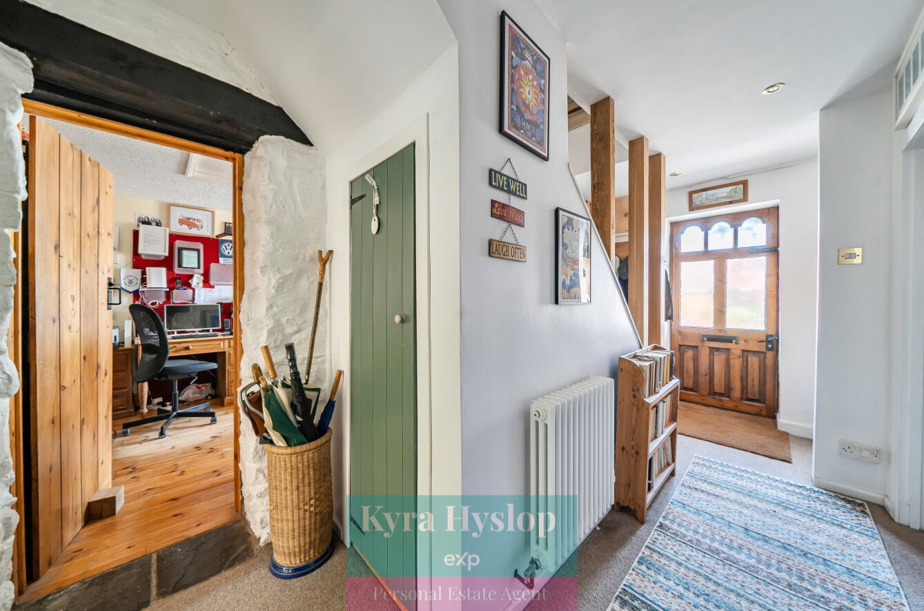 Semi Detached House for sale in Exeter, Woodbury Salterton, Exeter, EX5 1PQ