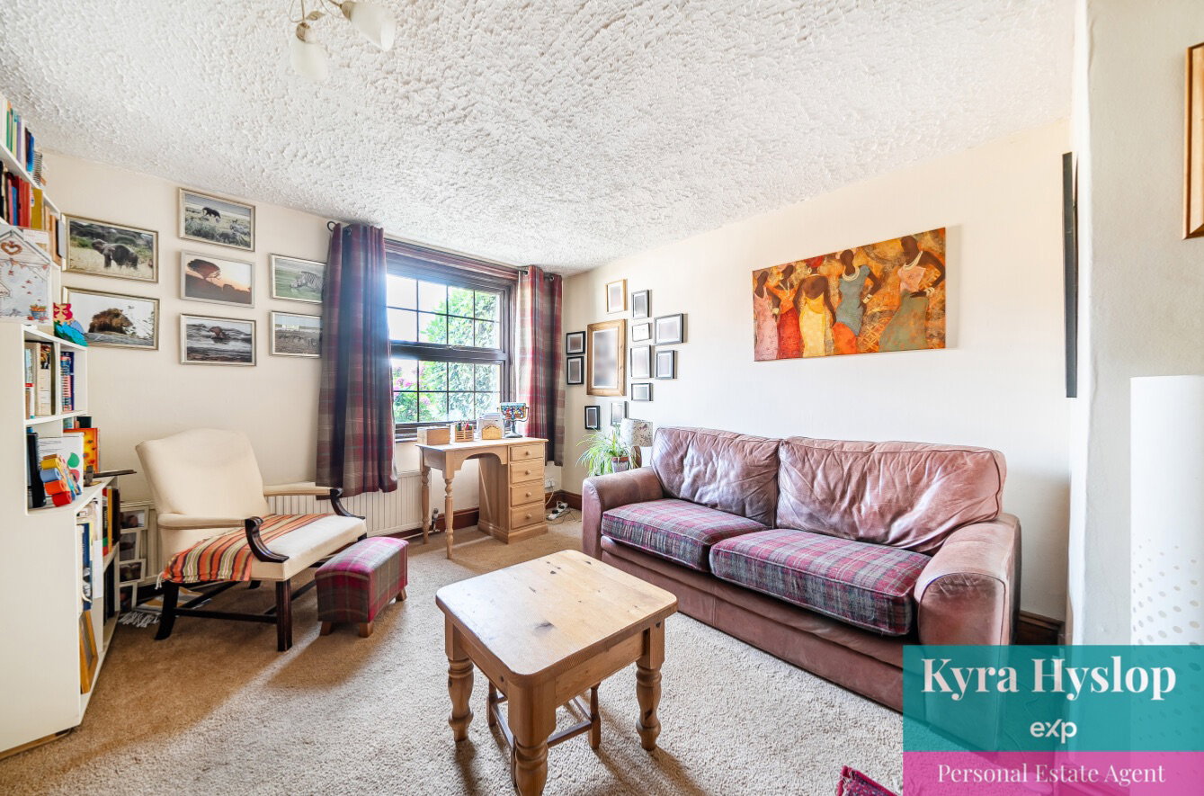 Semi Detached House in Exeter