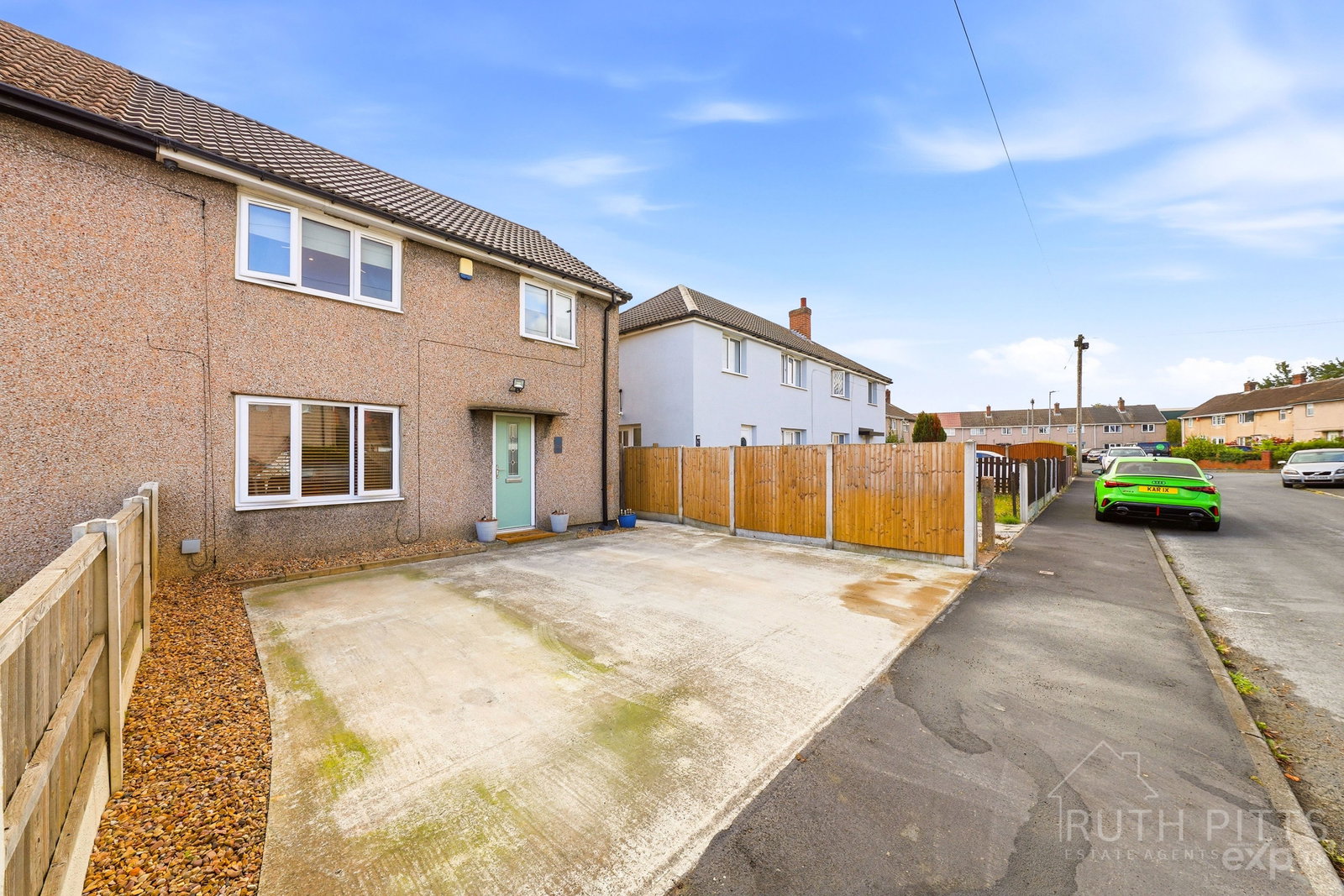 Semi Detached House in Pontefract
