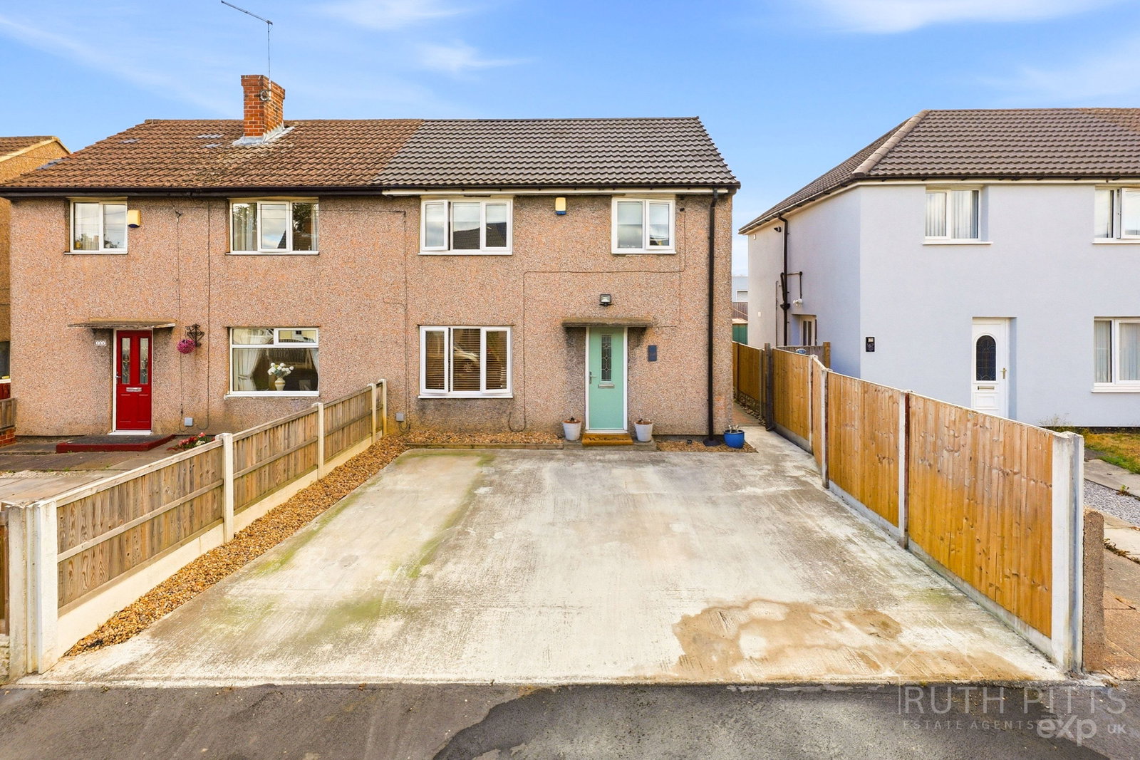 Semi Detached House in Pontefract