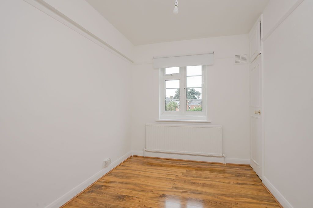 Flat for sale in London, Upper Richmond Road West, London, SW14 7DJ