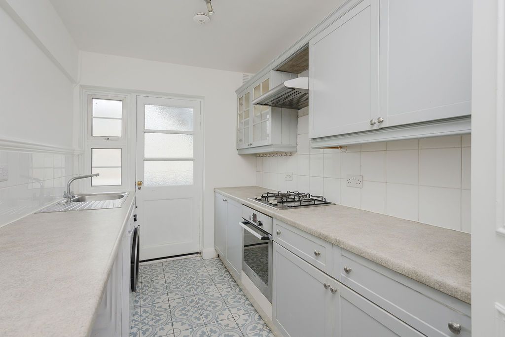 Flat for sale in London, Upper Richmond Road West, London, SW14 7DJ