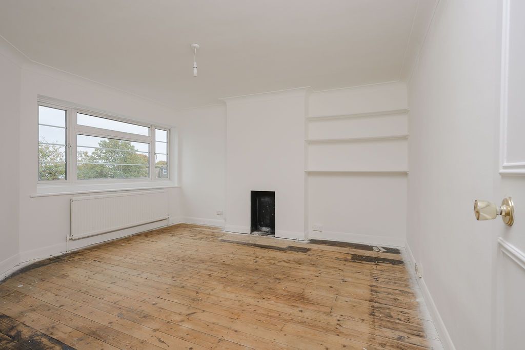 Flat for sale in London, Upper Richmond Road West, London, SW14 7DJ
