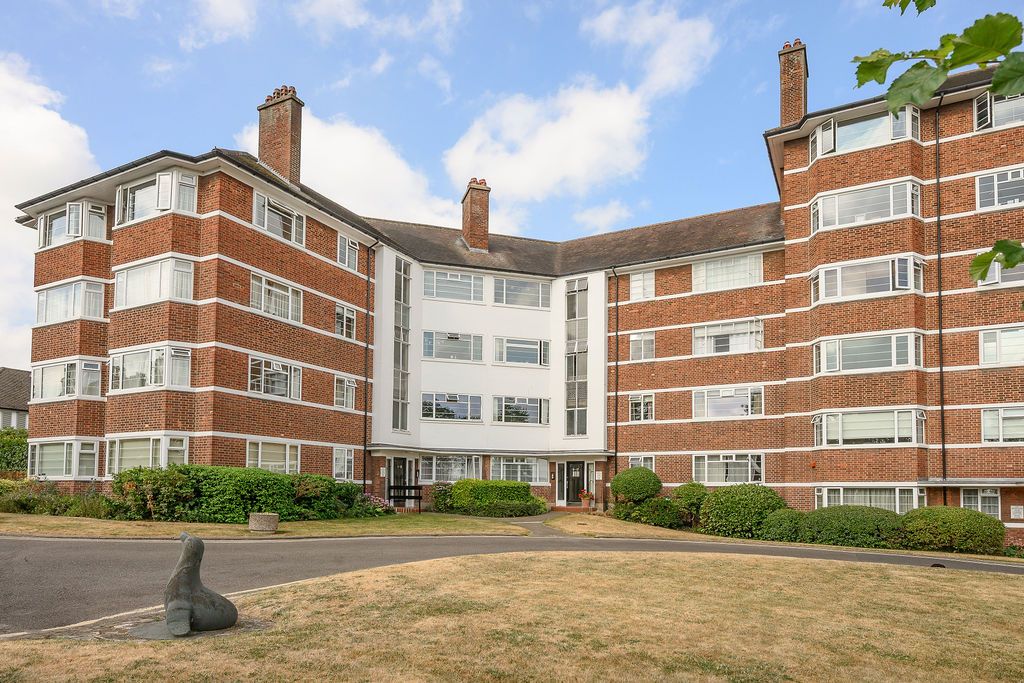 Flat for sale in London, Upper Richmond Road West, London, SW14 7DJ