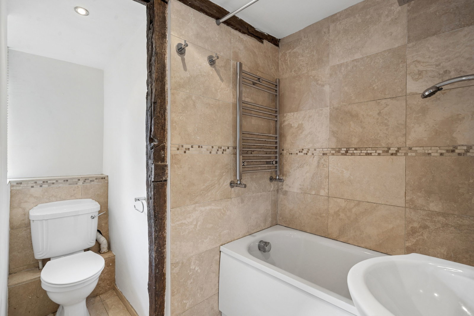 Terraced House for sale in Chesham, Germain Street, Chesham, Buckinghamshire. HP5 1LH, 672 m²