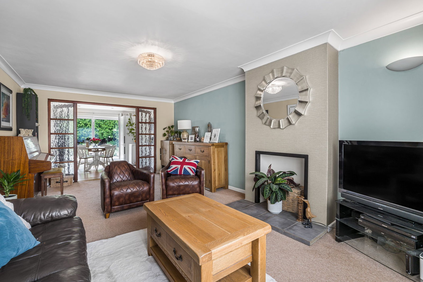 Semi Detached House for sale in Cheltenham, Farmfield Road, Cheltenham, GL51, 1342 m²