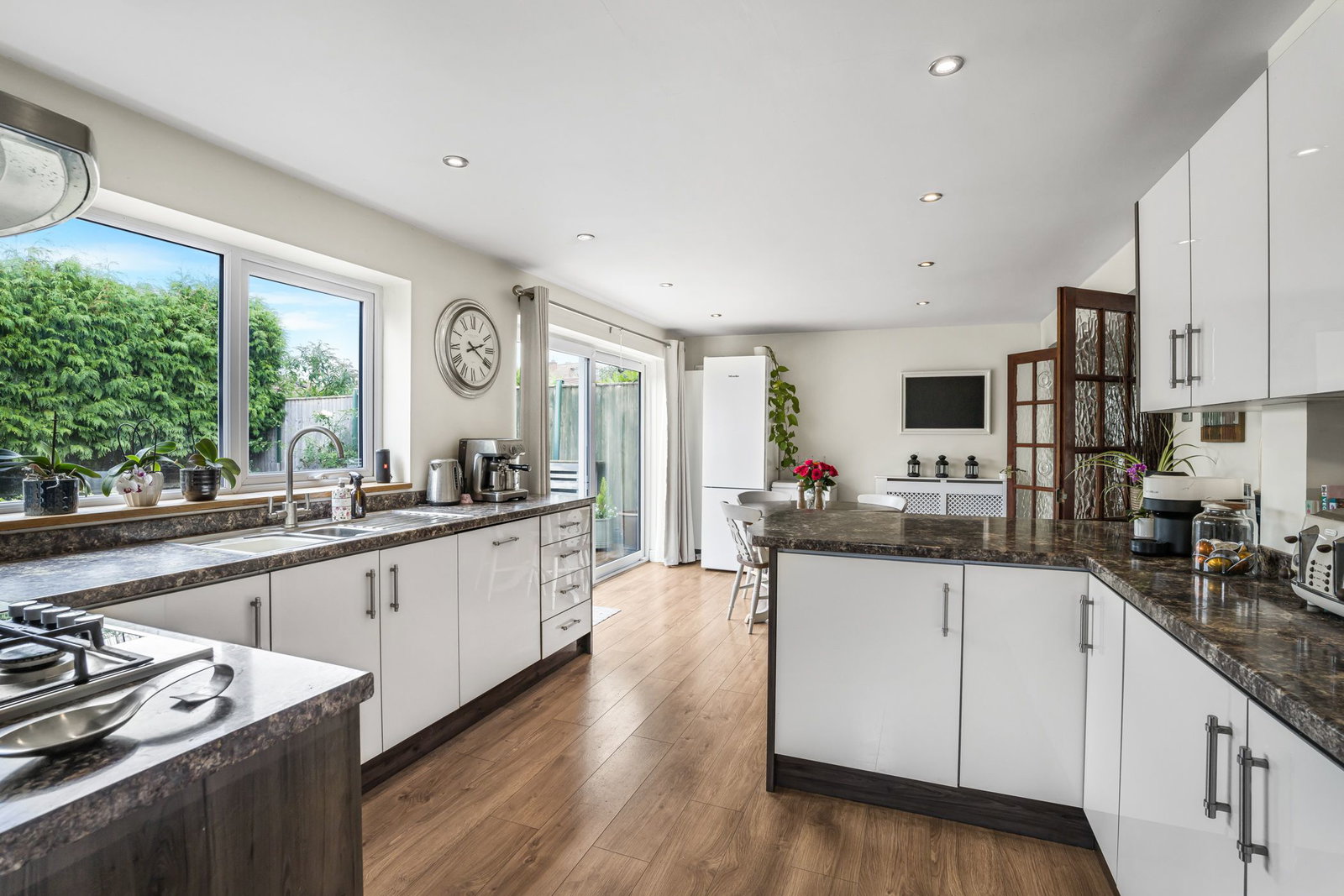 Semi Detached House for sale in Cheltenham, Farmfield Road, Cheltenham, GL51, 1342 m²