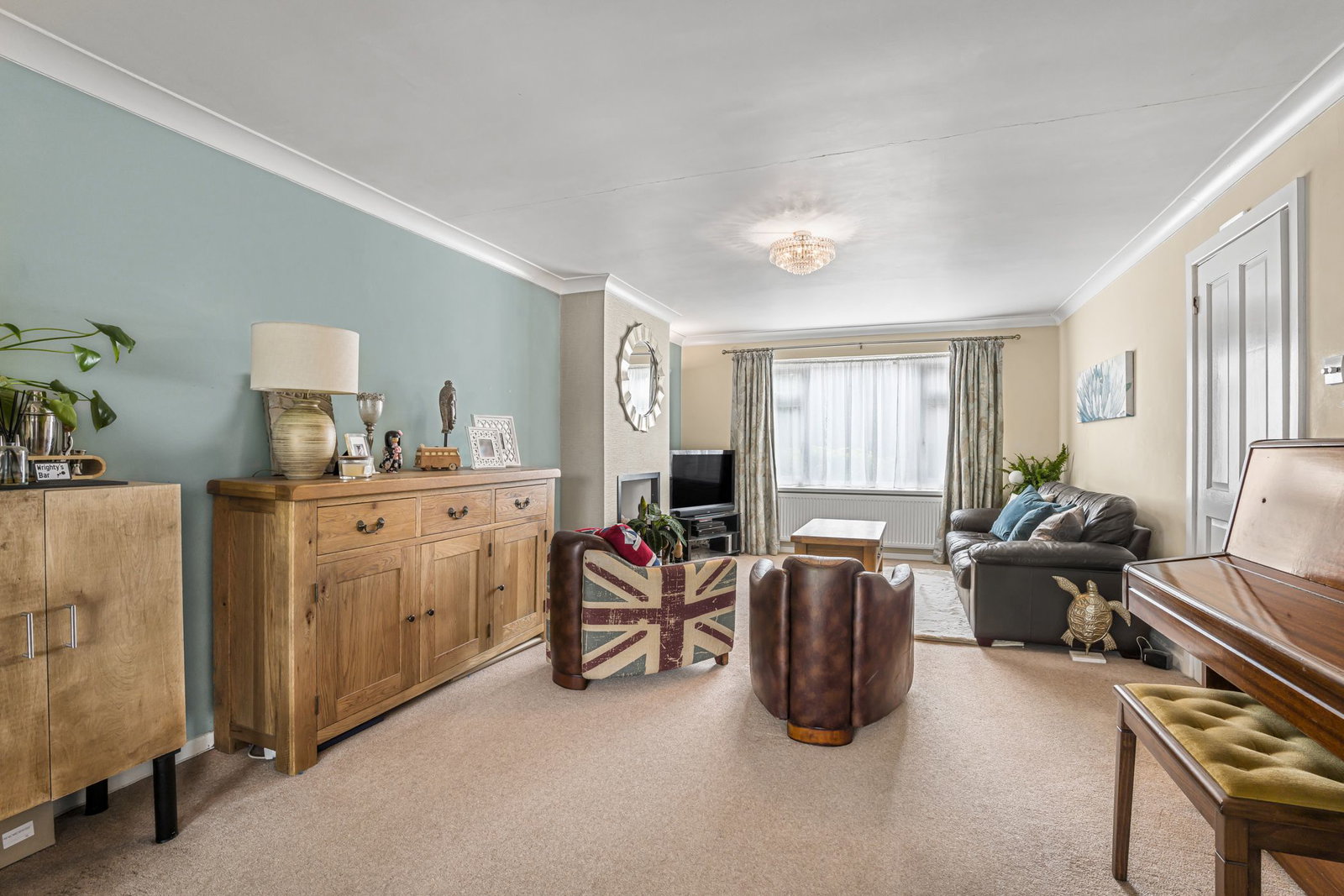 Semi Detached House for sale in Cheltenham, Farmfield Road, Cheltenham, GL51, 1342 m²