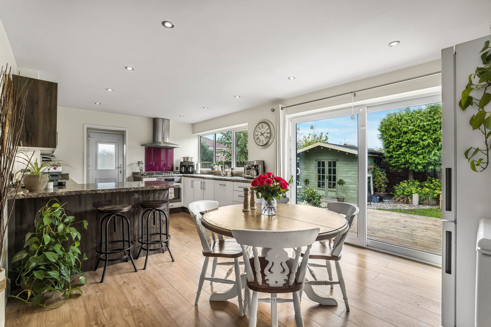 Semi Detached House for sale in Cheltenham, Farmfield Road, Cheltenham, GL51, 1342 m²