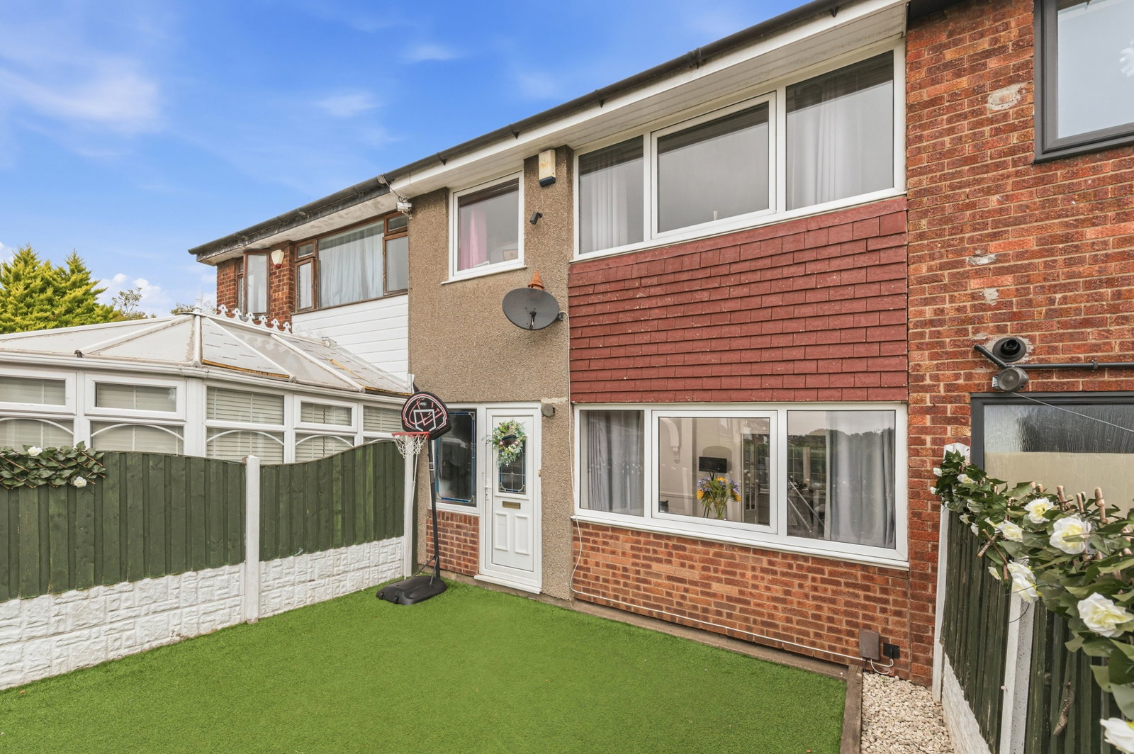 Terraced House for sale in Leeds, Bennet Court, Leeds, LS15 9AX, 1034 m²