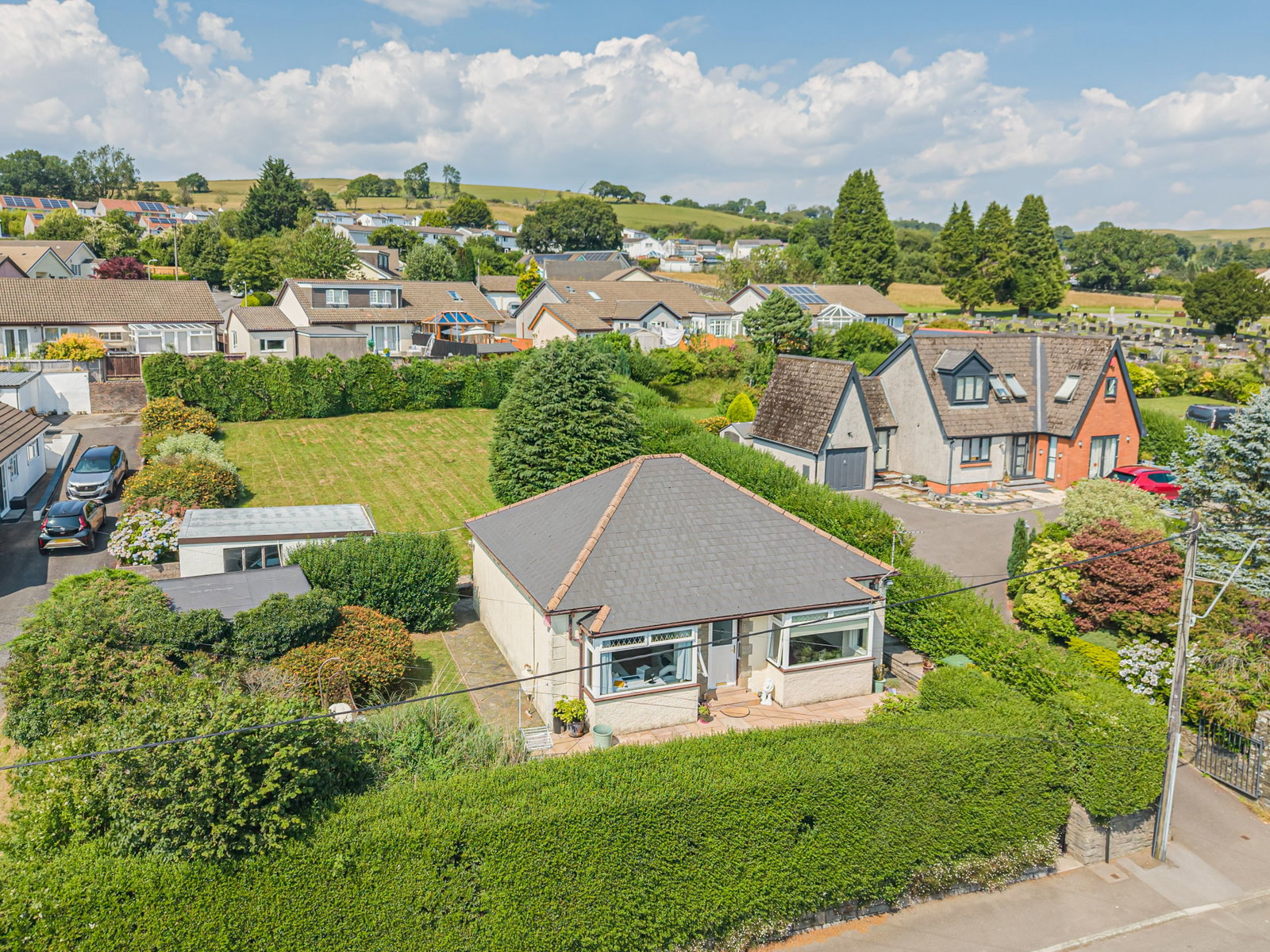Bungalow in Pontyclun