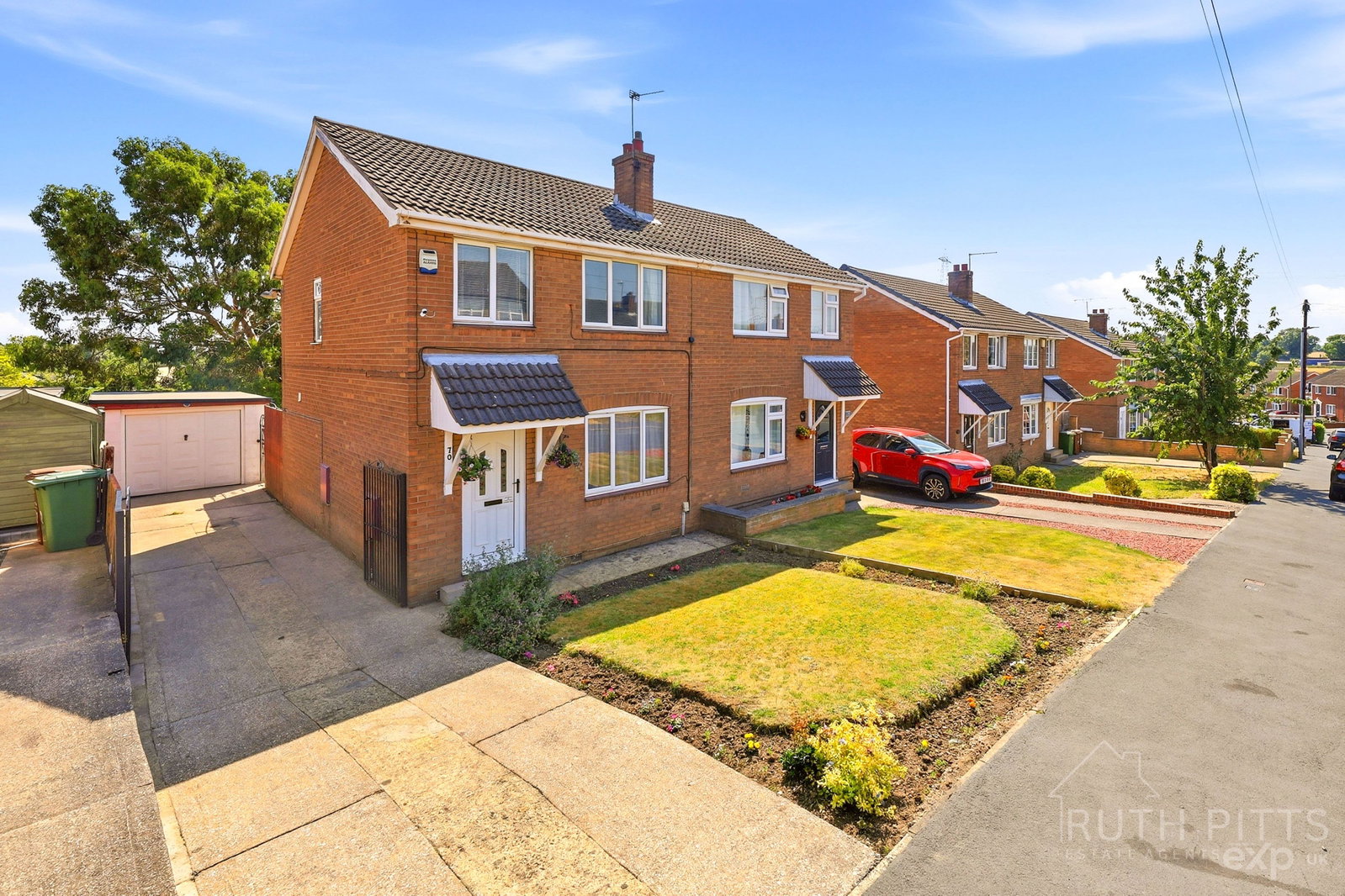 Semi Detached House for sale in Castleford, Beech Crescent, Castleford, WF10