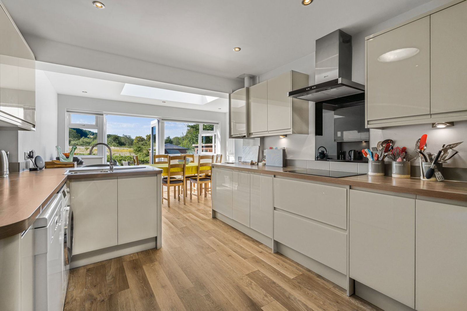 Bungalow in Cheltenham 2