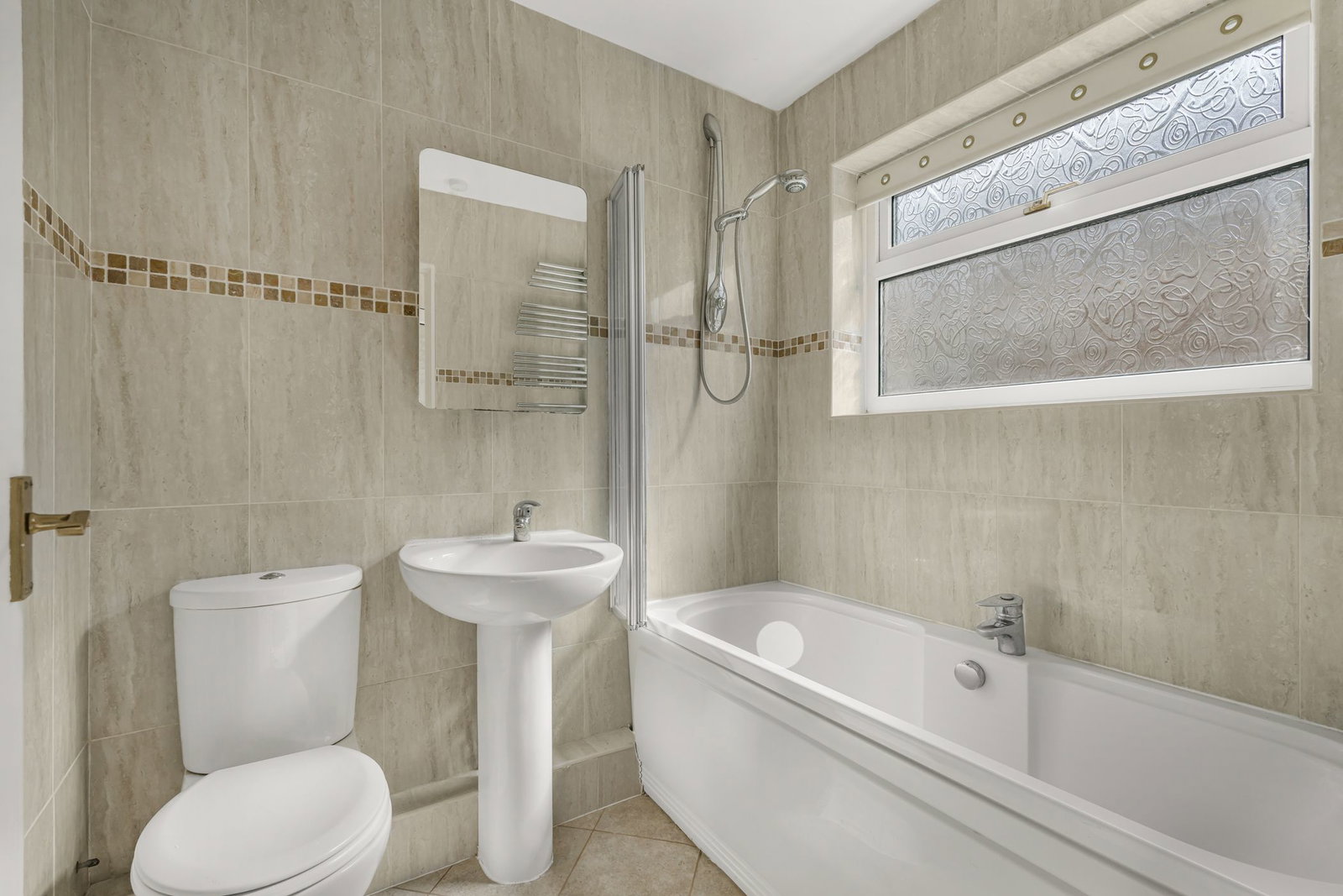 Semi Detached Bungalow for sale in Cheltenham, Wellbrook Road, Bishops Cleeve, Cheltenham, GL52, 581 m²
