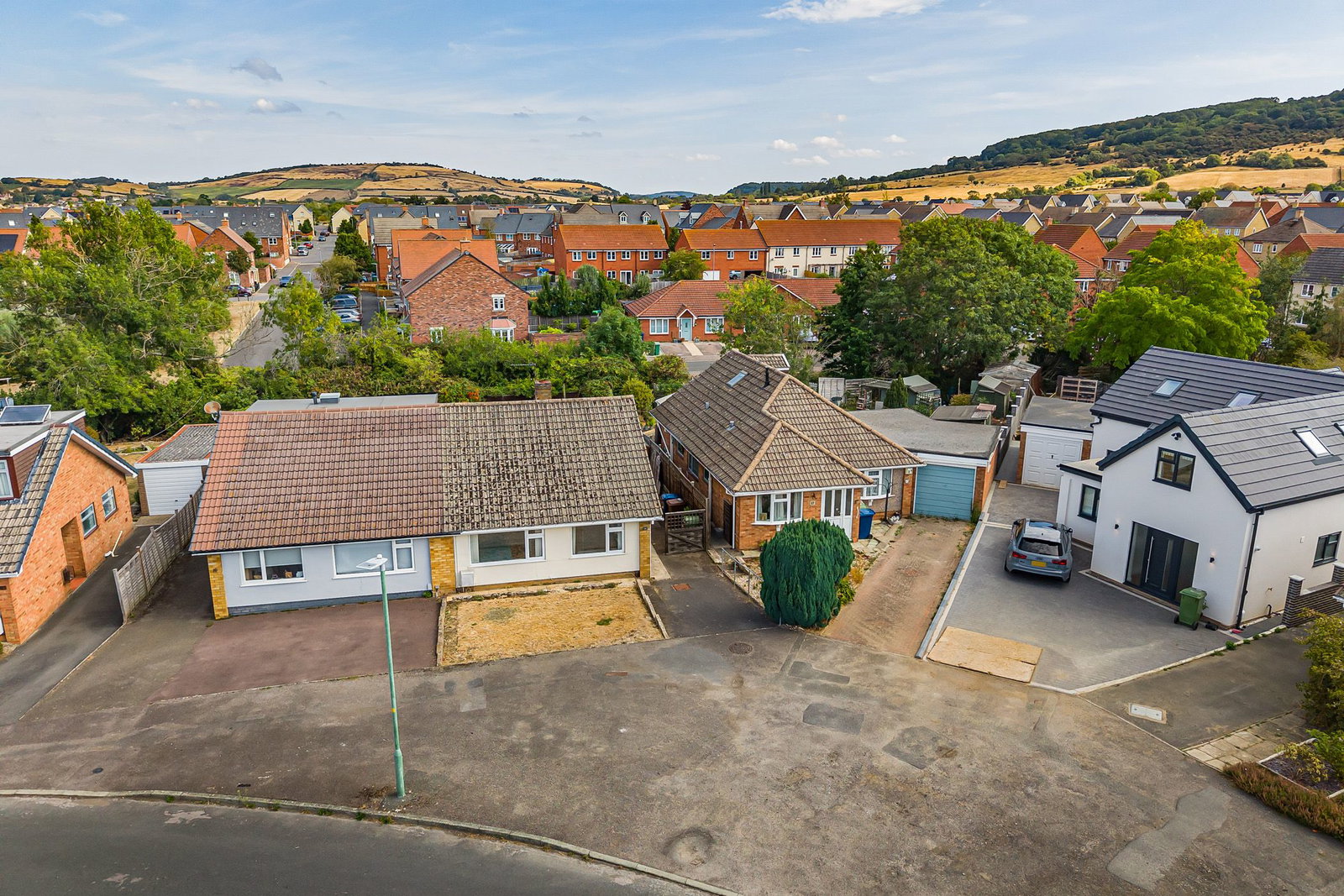 Semi Detached Bungalow for sale in Cheltenham, Wellbrook Road, Bishops Cleeve, Cheltenham, GL52, 581 m²