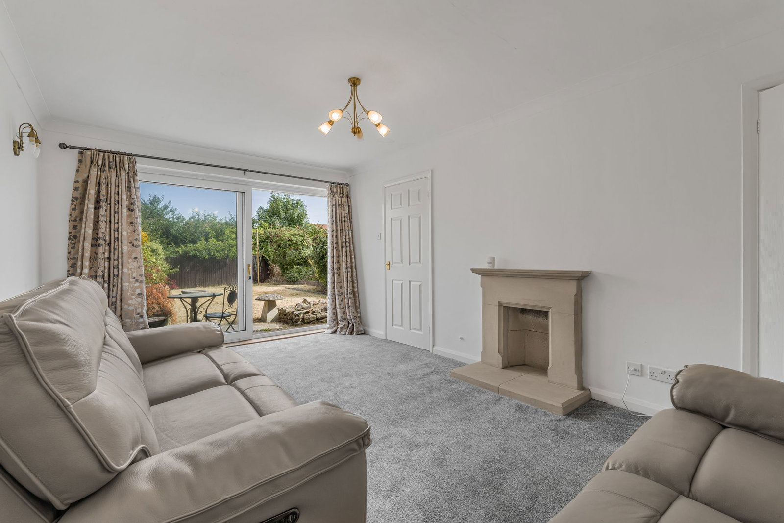 Semi Detached Bungalow for sale in Cheltenham, Wellbrook Road, Bishops Cleeve, Cheltenham, GL52, 581 m²