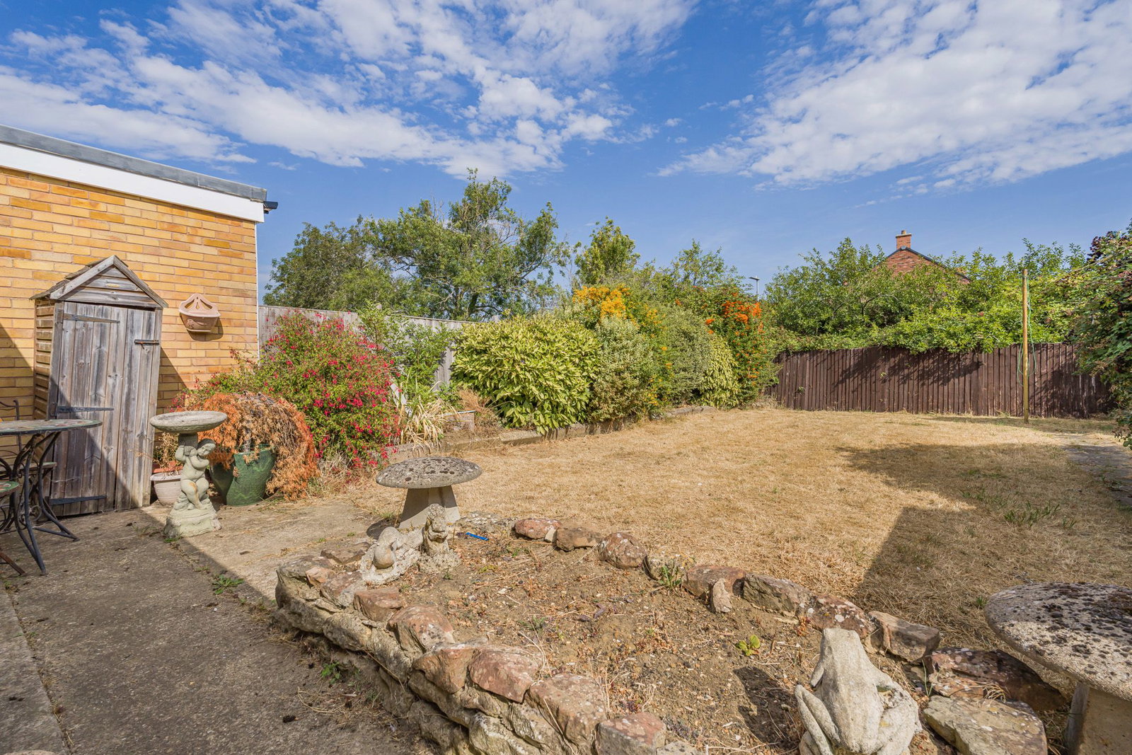 Semi Detached Bungalow for sale in Cheltenham, Wellbrook Road, Bishops Cleeve, Cheltenham, GL52, 581 m²