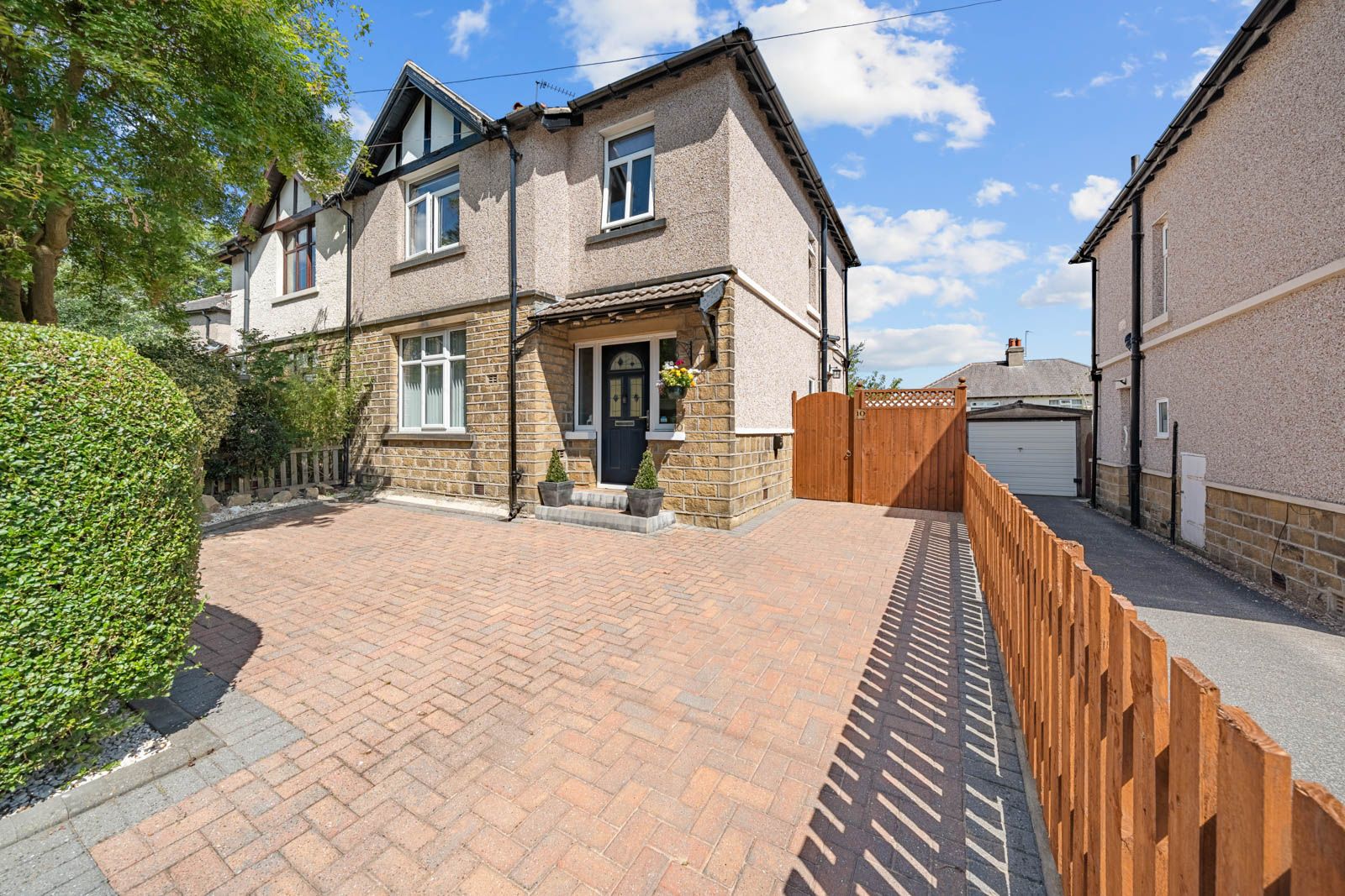 Semi Detached House in Huddersfield