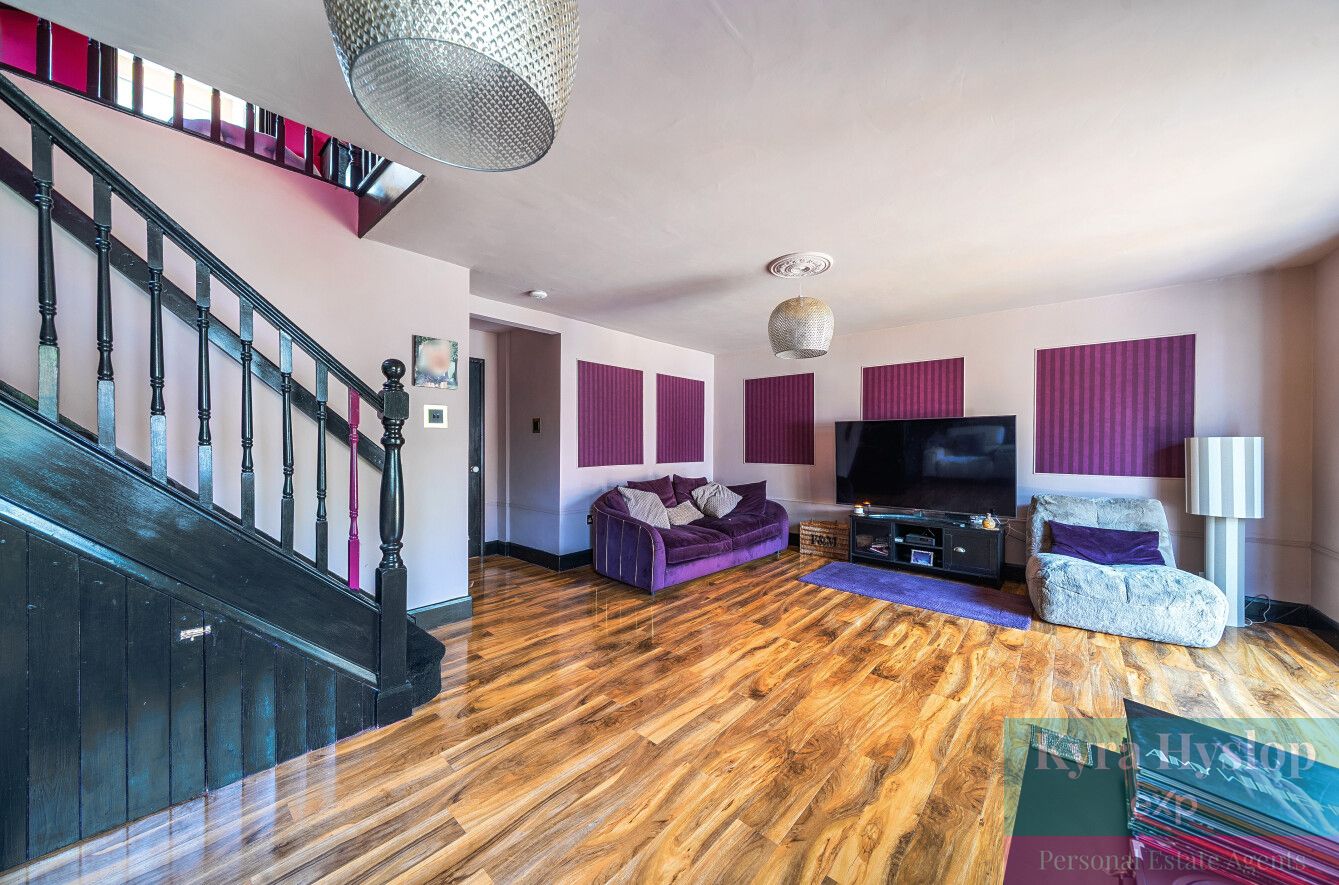Detached House in Exeter