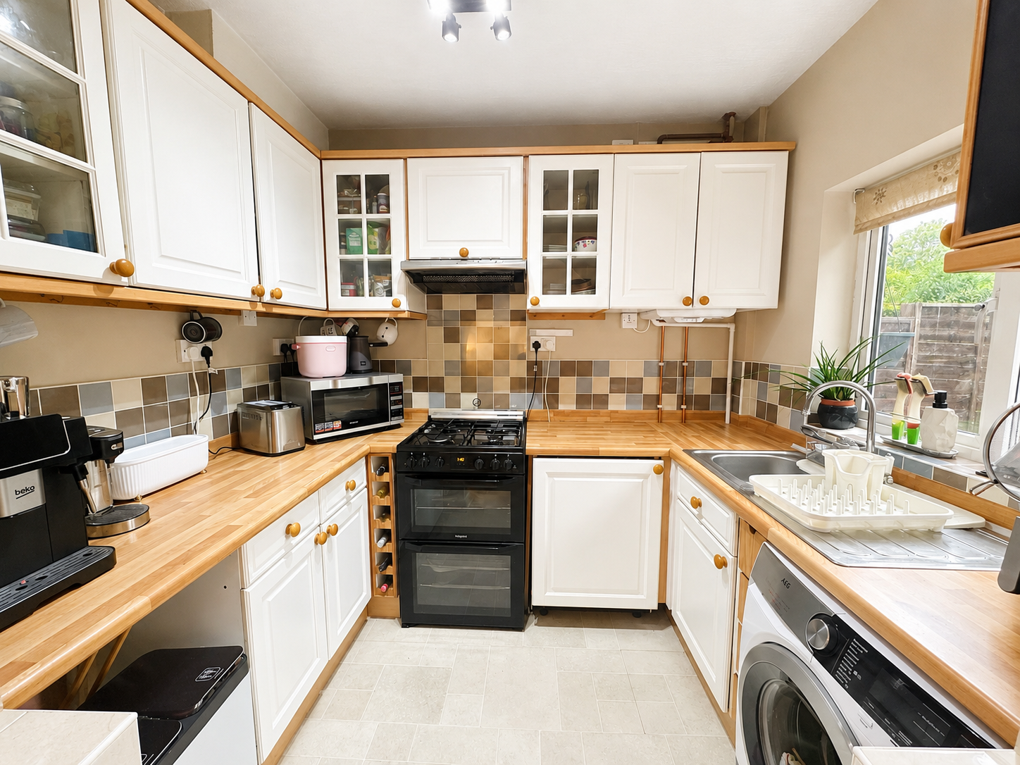 Semi Detached House for sale in Leicester, Brian Road, Leicester, LE4 0AY