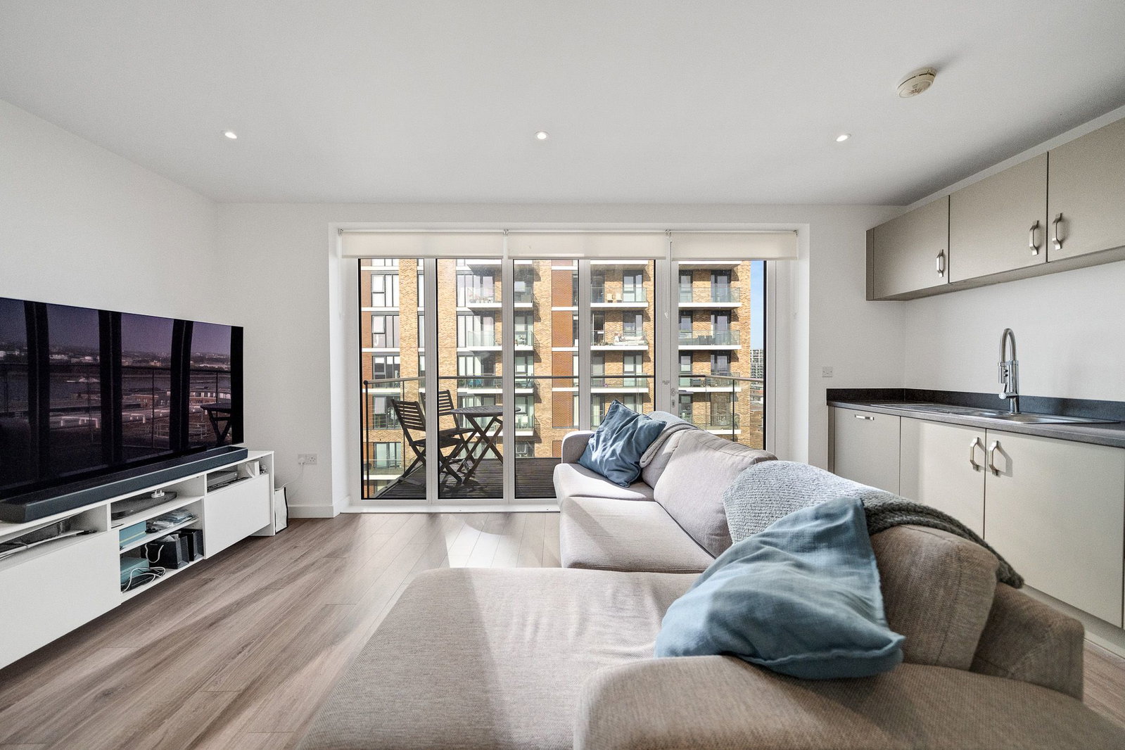 Flat for sale in London, Drummond House, 11 Victory Parade, Woolwich, SE18 6FW, 601 m²
