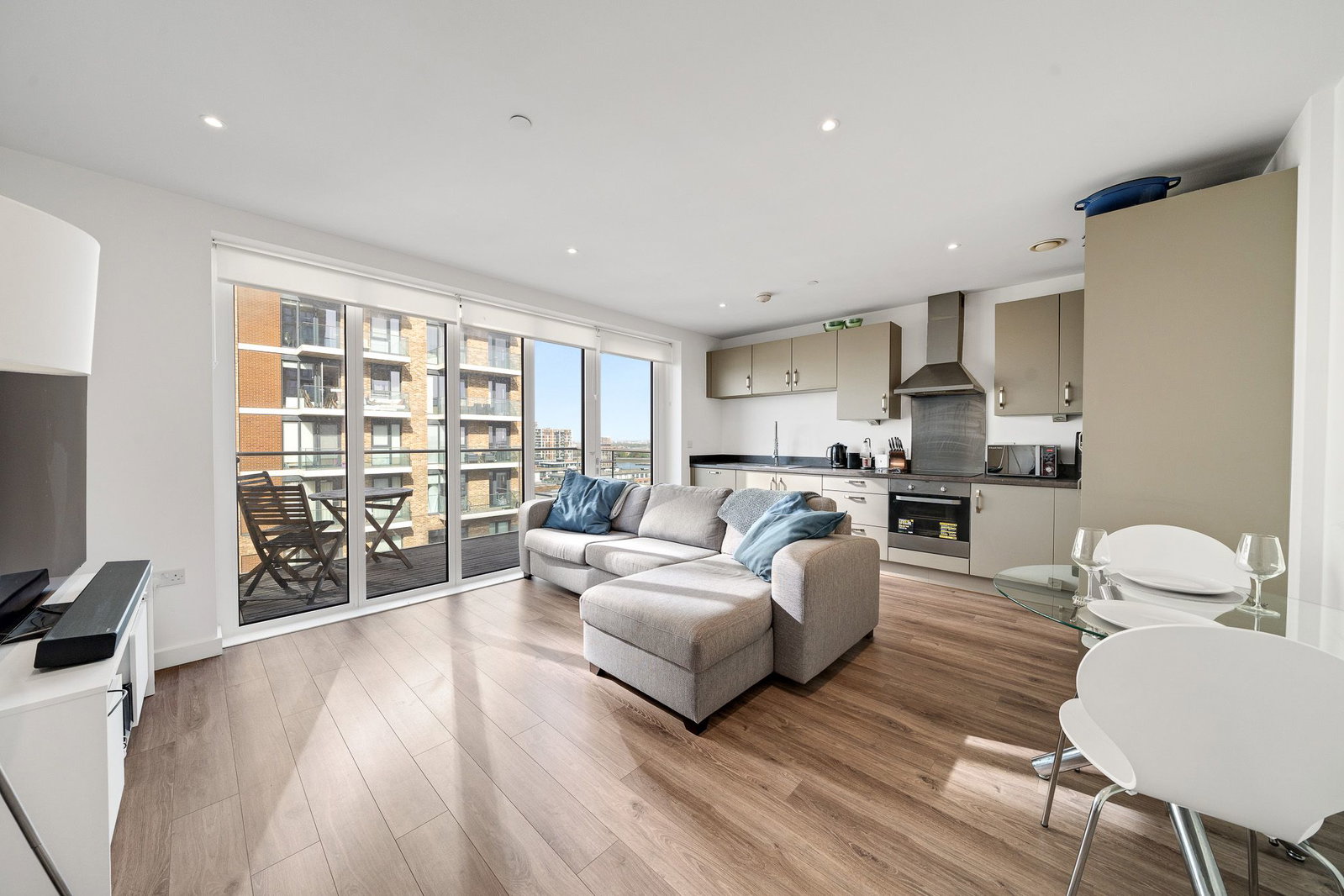 Flat for sale in London, Drummond House, 11 Victory Parade, Woolwich, SE18 6FW, 601 m²