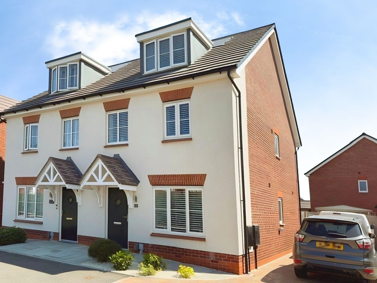 Semi Detached House in Nuneaton