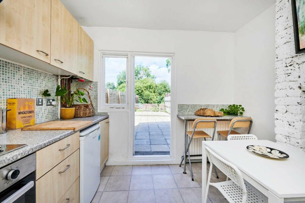 Flat for sale in London, River Property, Twilley Street, Earlsfield SW18