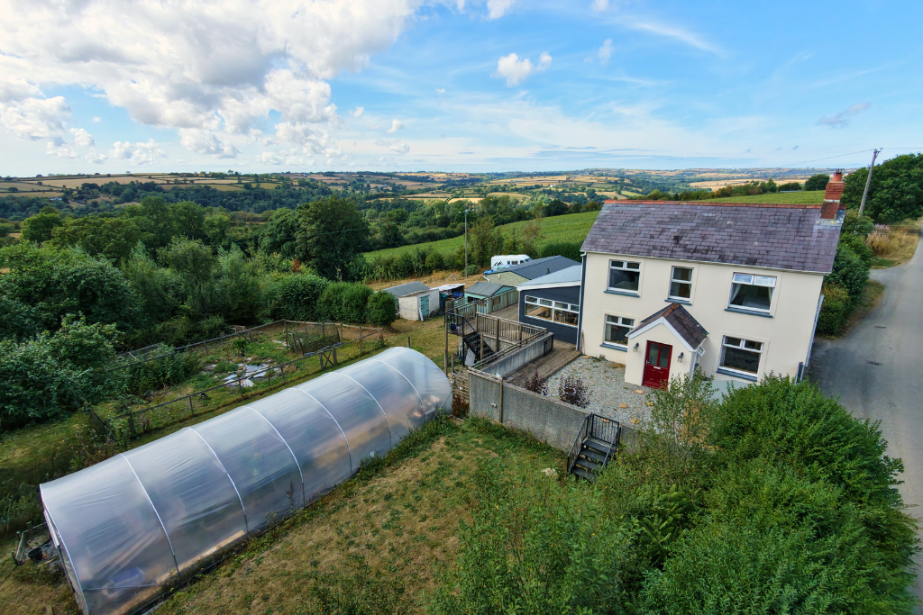 Detached House in Newcastle Emlyn