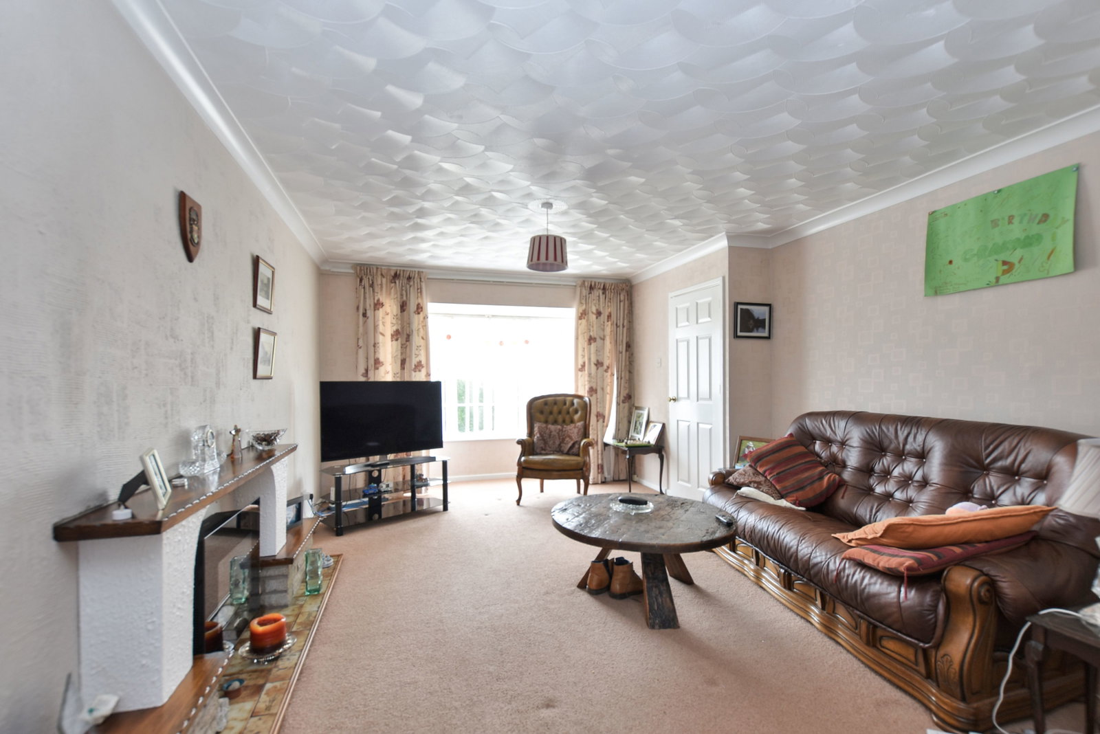 Detached House for sale in Wakefield, Newton Drive, OUTWOOD, Wakefield WF1 3HZ, 1066 m²