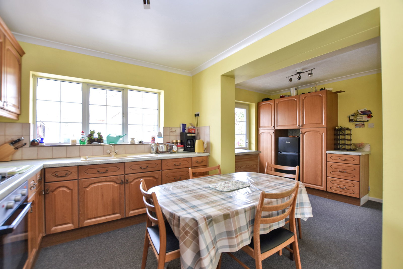 Detached House for sale in Wakefield, Newton Drive, OUTWOOD, Wakefield WF1 3HZ, 1066 m²