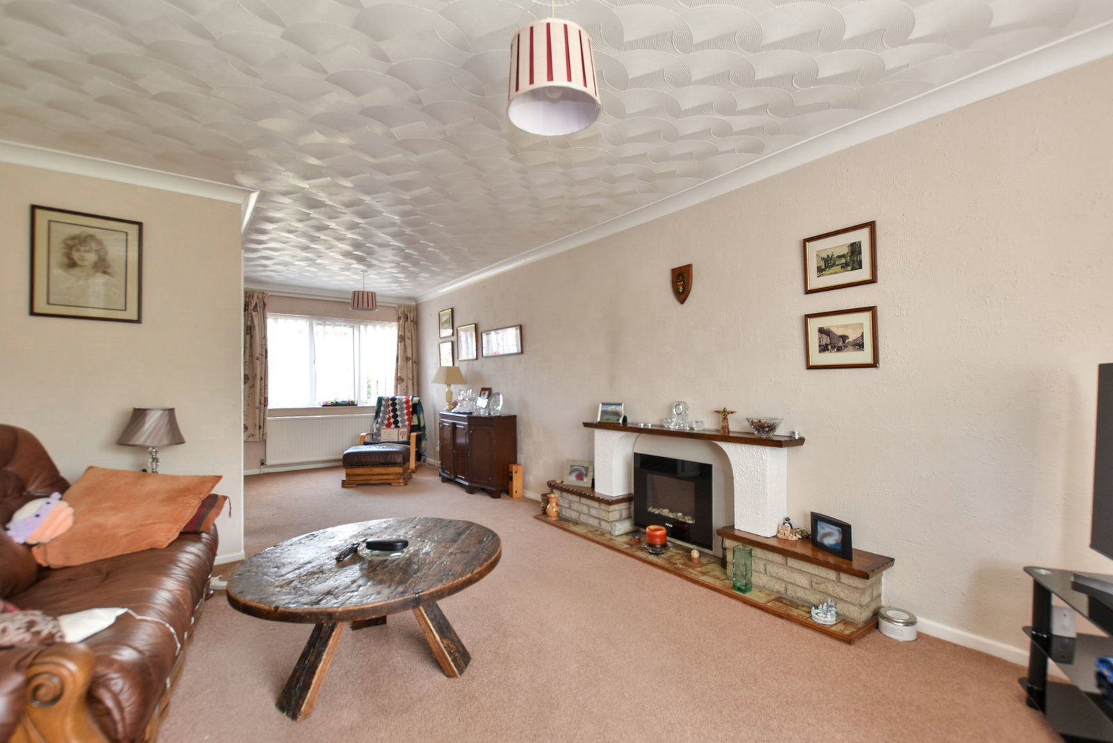 Detached House for sale in Wakefield, Newton Drive, OUTWOOD, Wakefield WF1 3HZ, 1066 m²