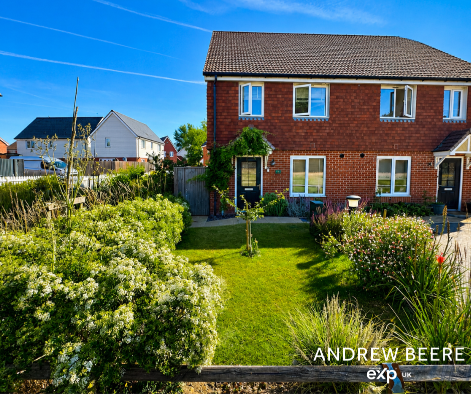 Semi Detached House in Ashford