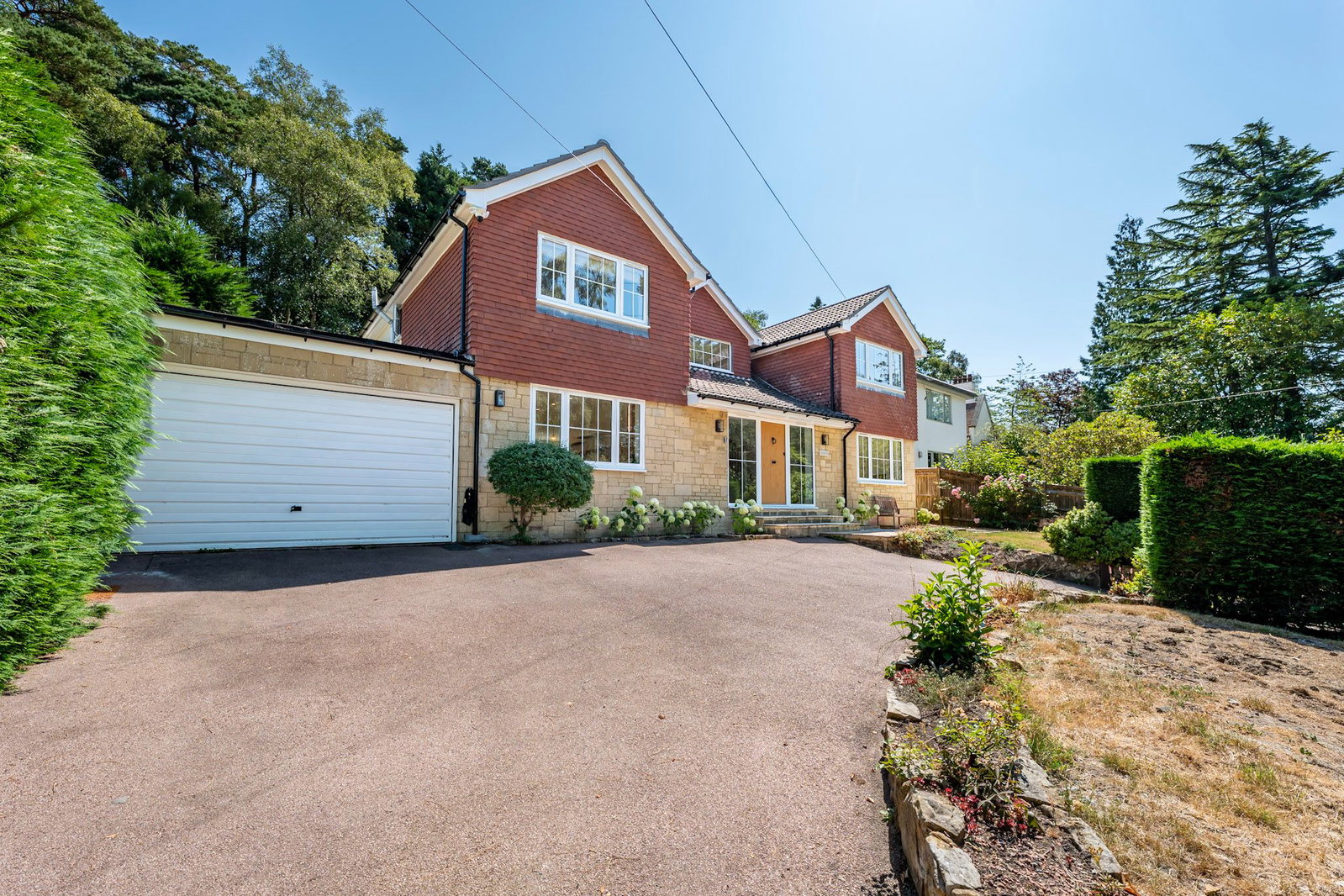 Detached House for sale in Crowborough, Rannoch Road, Crowborough, TN6 1RA, 2600 m²