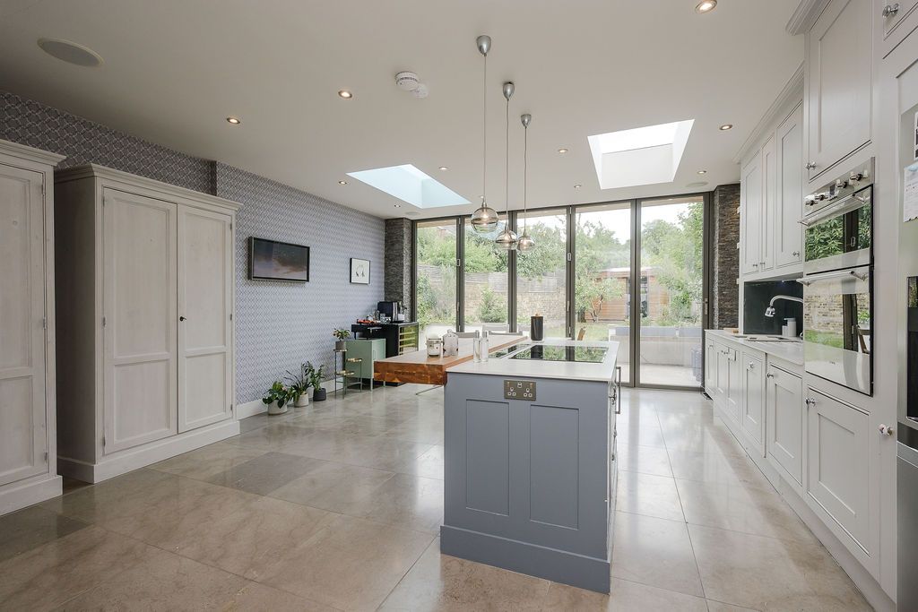 End Of Terrace House in London 4