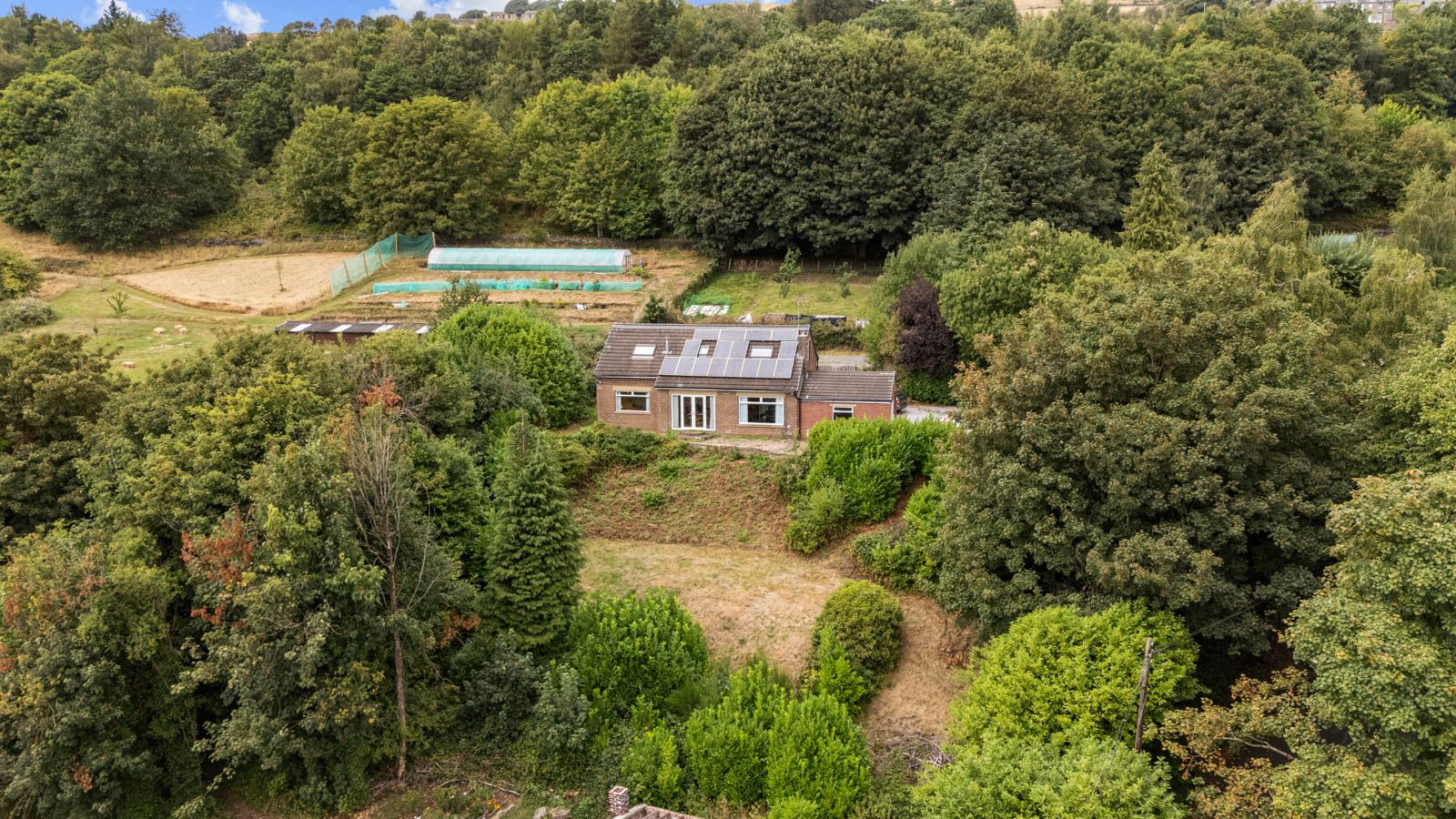 Detached House for sale in Huddersfield, Lansburgh House, Low Westwood Lane, Huddersfield,HD7 5RR