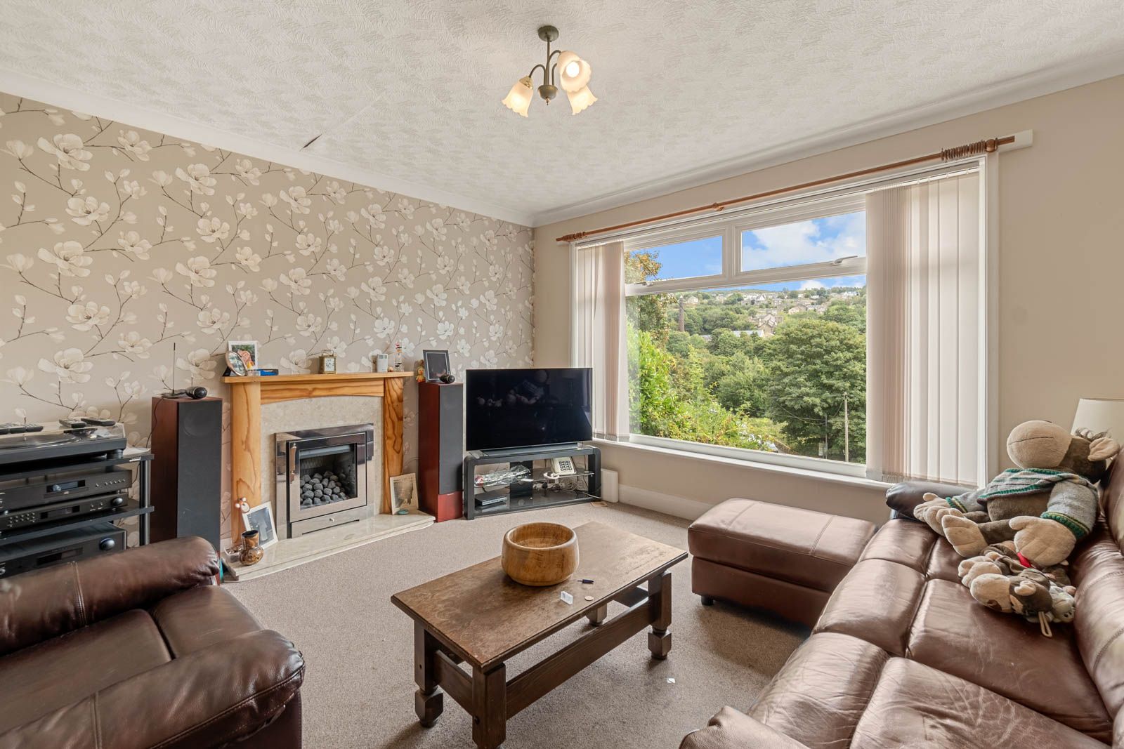 Detached House for sale in Huddersfield, Lansburgh House, Low Westwood Lane, Huddersfield,HD7 5RR