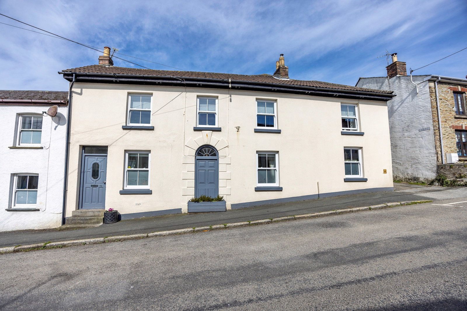End Of Terrace House in Par