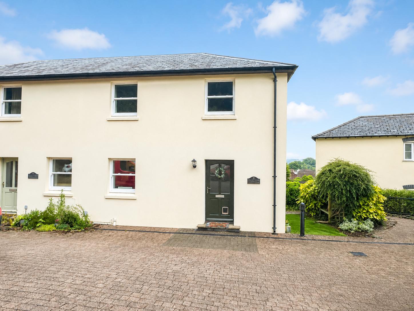 Semi Detached House in Carmarthen