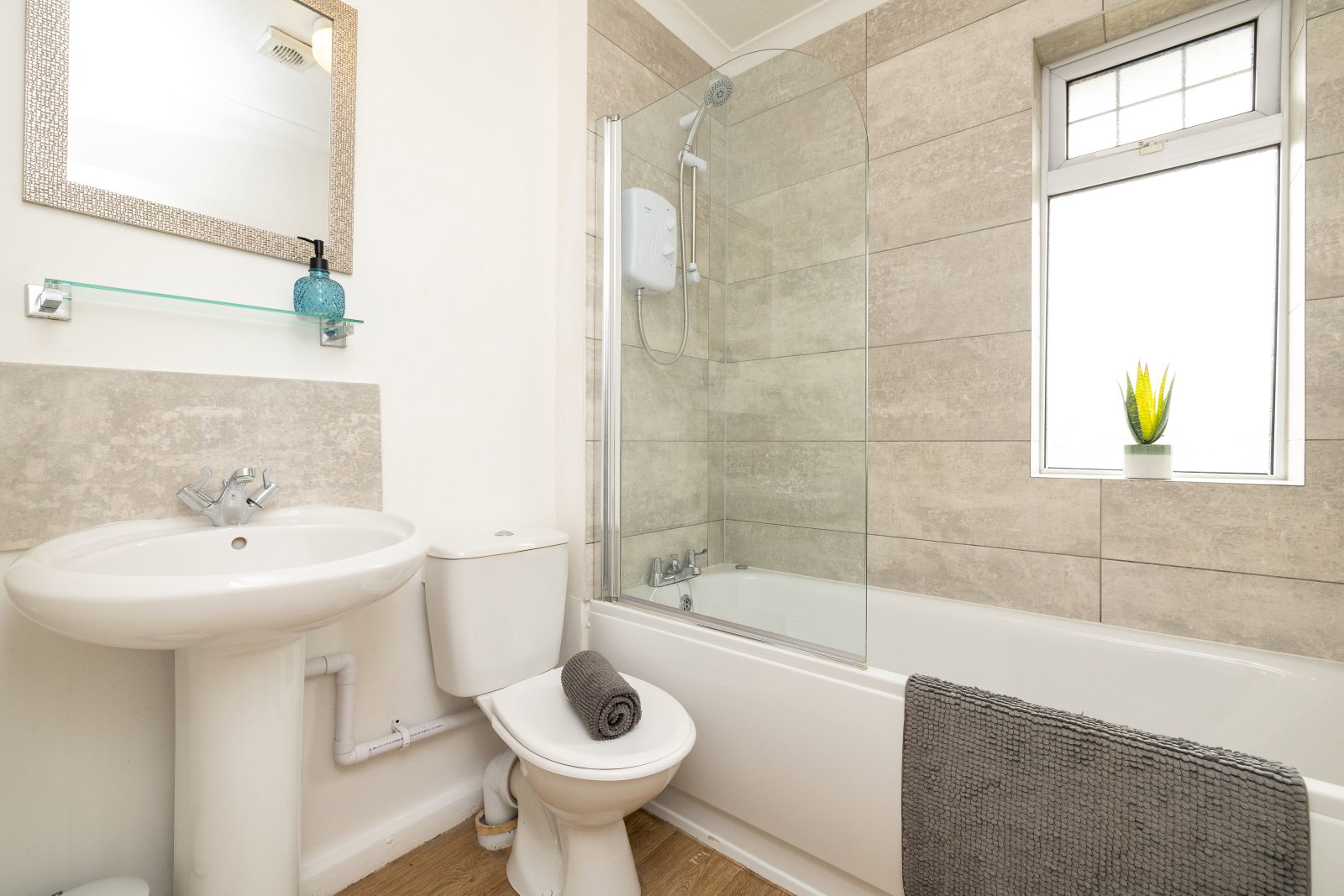 Semi Detached House in Leamington Spa