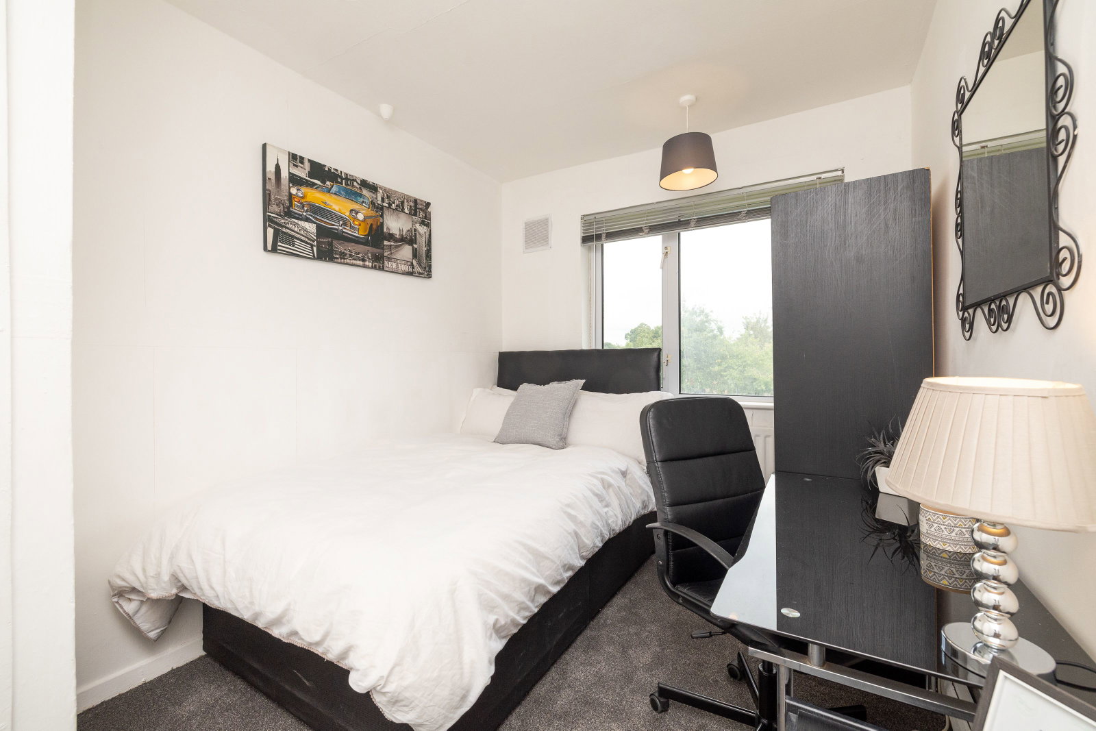Semi Detached House in Leamington Spa