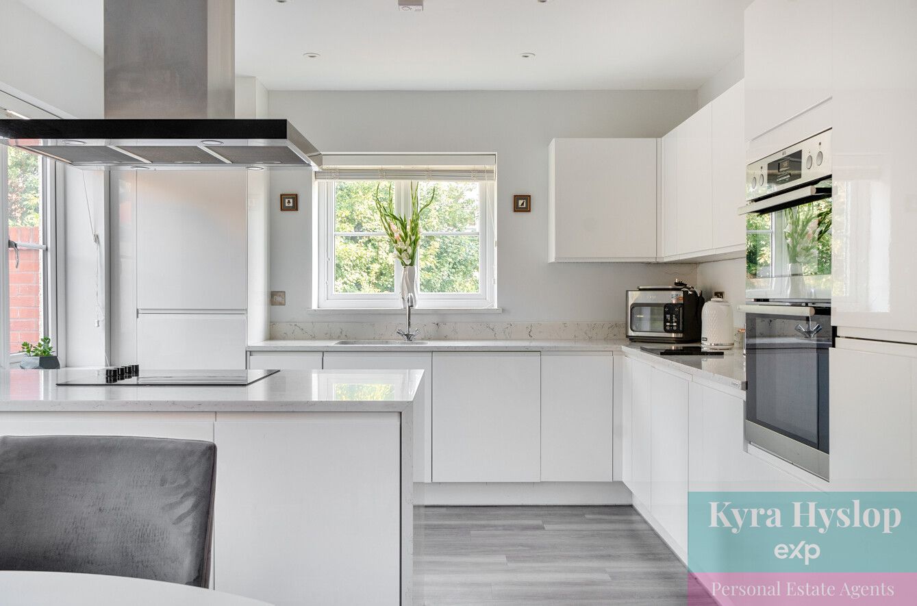 Detached House in Exeter
