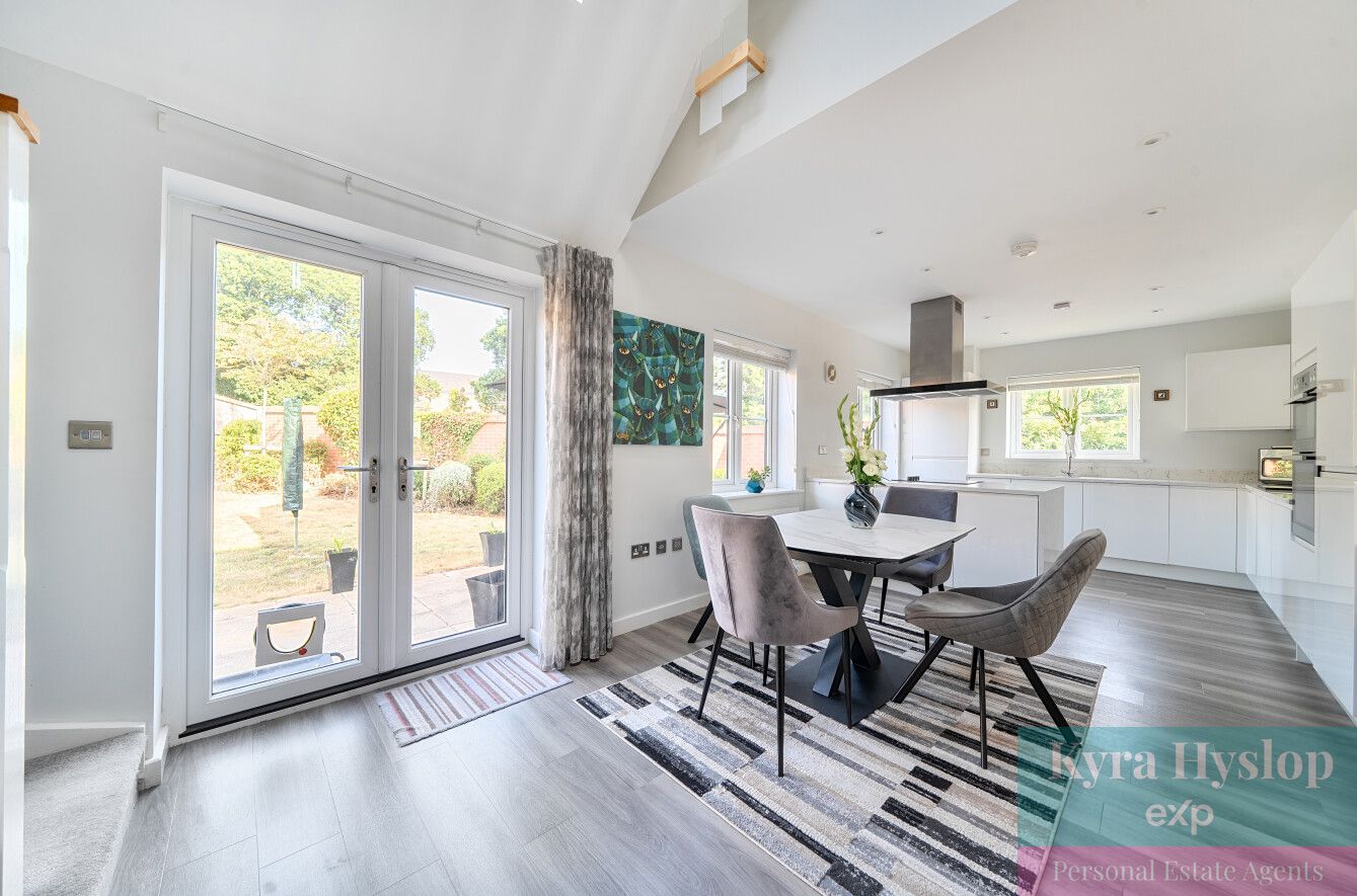 Detached House in Exeter