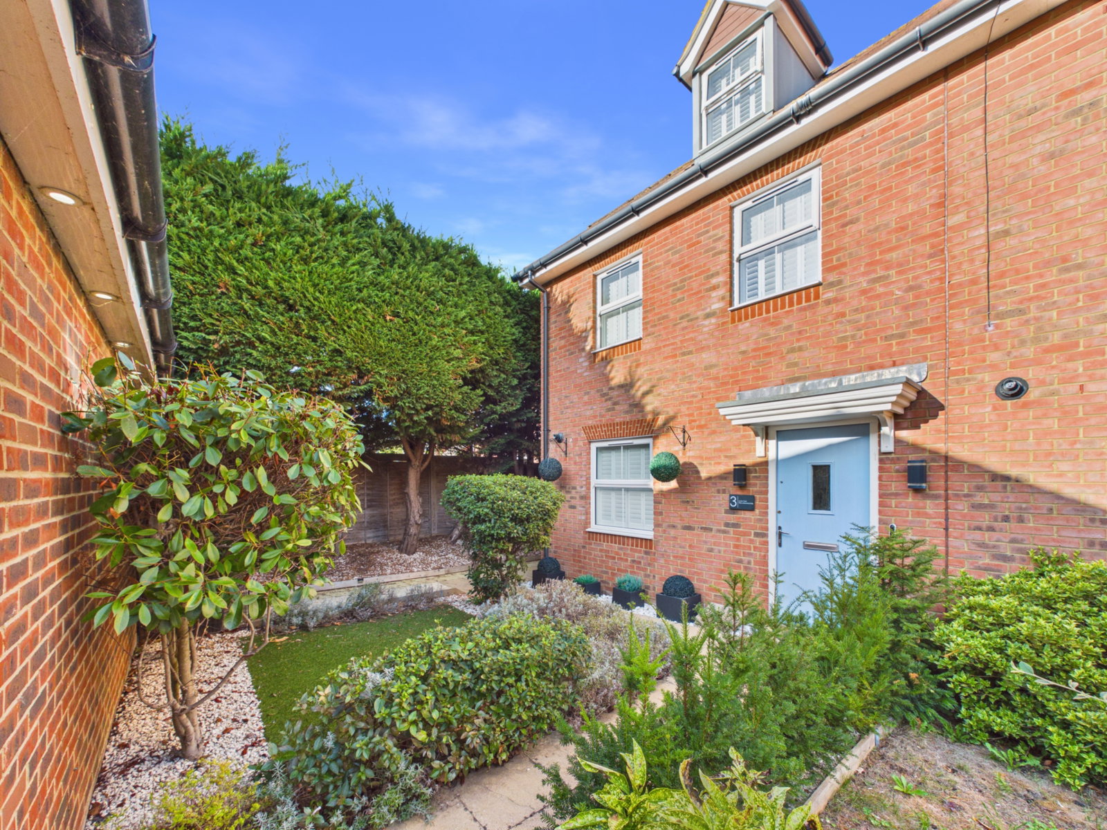 Semi Detached House for sale in Ashford, Locks Yard, Headcorn, Ashford, TN27 9AD