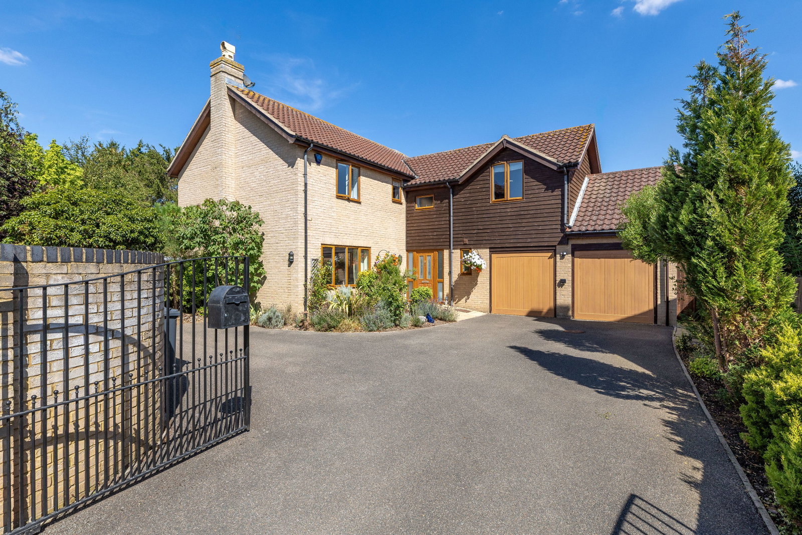 Detached House for sale in Huntingdon, Moat Close, Colne, Huntingdon, PE28 3NU, 2646 m²