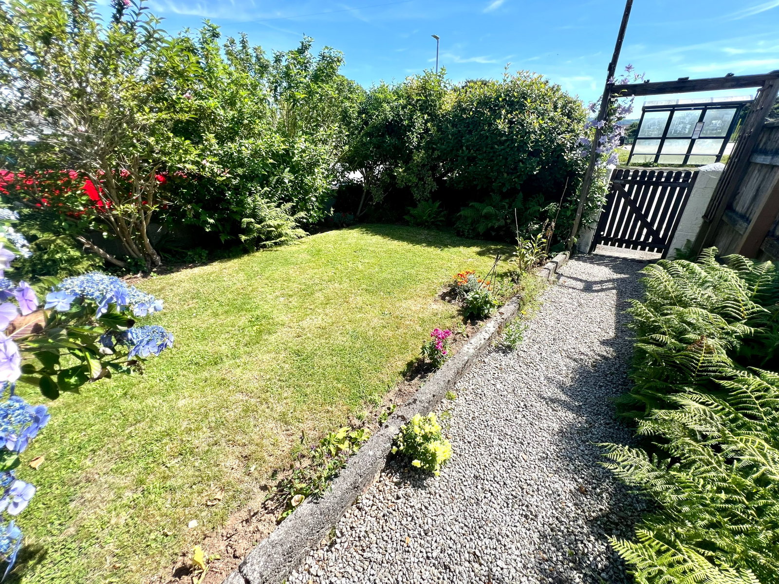 Semi Detached House in Par