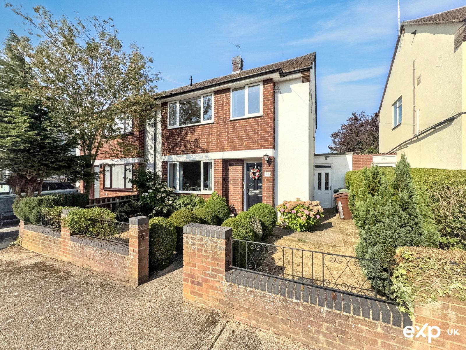 Semi Detached House in Aylesbury