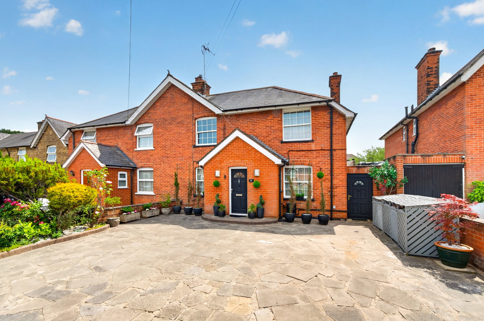 Semi Detached House in Borehamwood