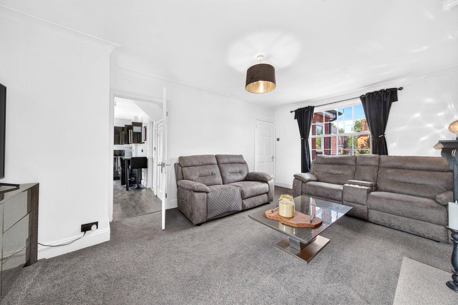 Semi Detached House in Borehamwood