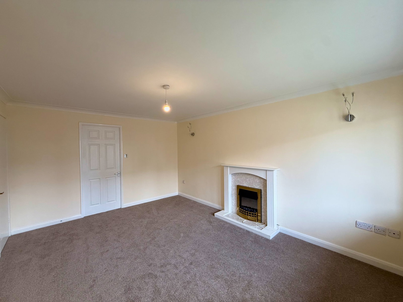 Semi Detached House in Burton-on-trent